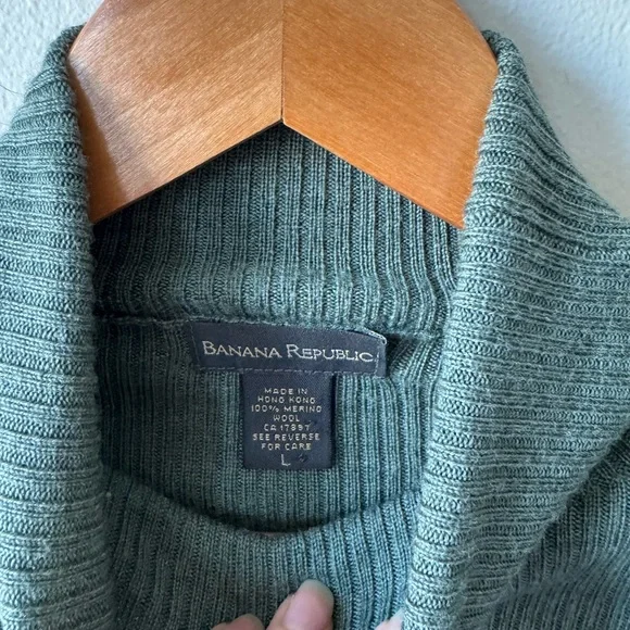 Vintage Banana Republic Sage Ribbed Turtleneck Sweater - Picture 6 of 8